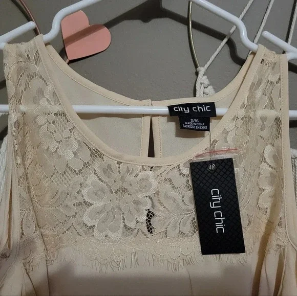 NWT City Chic Natalia Top in Buff, Cold-Shoulder, Lace Detail, Flowy, Size 16. - Picture 4 of 7